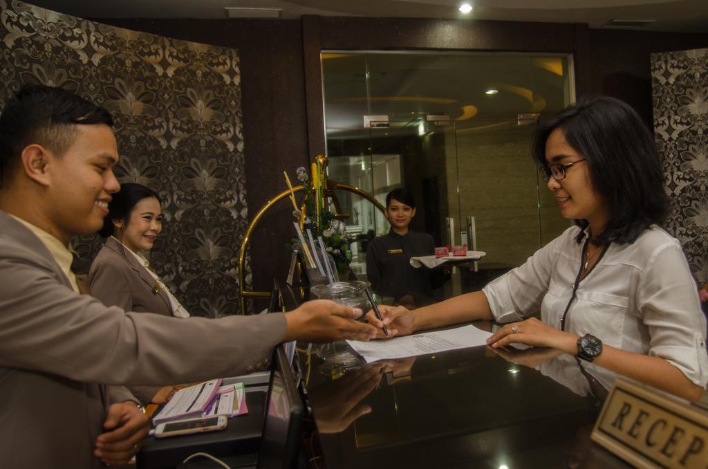 Royal Suite Condotel Medan Esterno foto