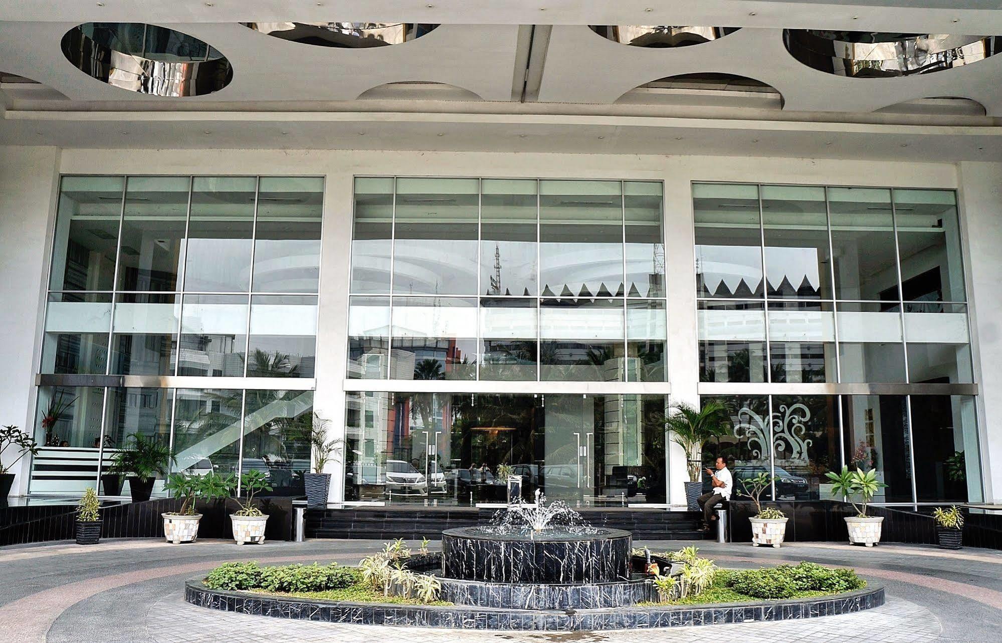 Royal Suite Condotel Medan Esterno foto