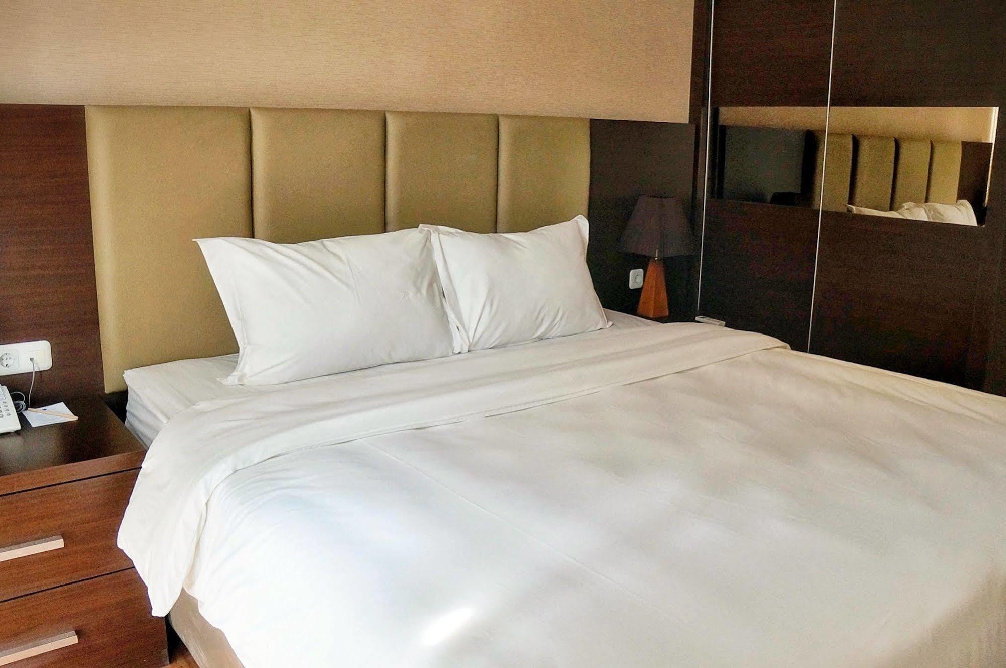 Royal Suite Condotel Medan Esterno foto