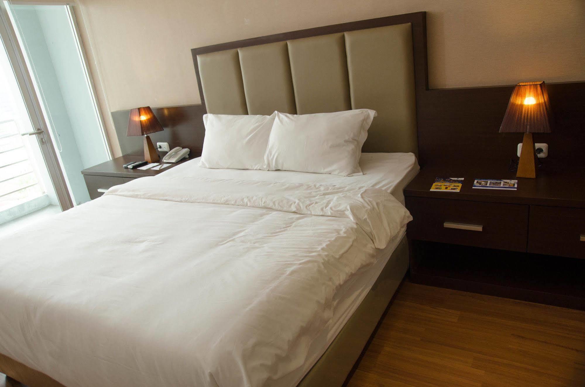 Royal Suite Condotel Medan Esterno foto